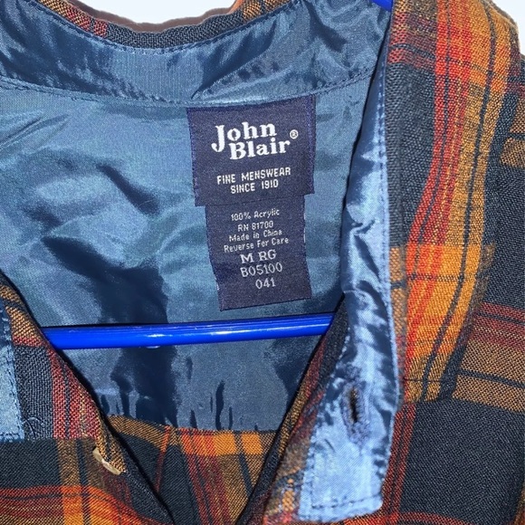 Men’s button down - Picture 2 of 3